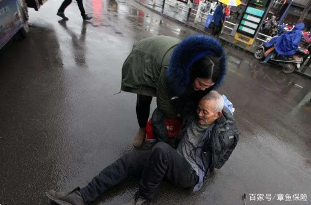 2019年10月20日  63歲老人雨天不慎滑倒，確診殘疾