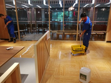 021 世卿成功獲上海老字號(hào)振鼎雞與泰煌雞120余家門店的地面防滑項(xiàng)目