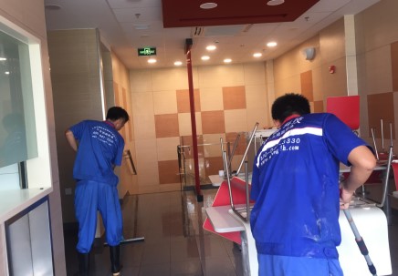 021 世卿成功獲上海老字號(hào)振鼎雞與泰煌雞120余家門店的地面防滑項(xiàng)目